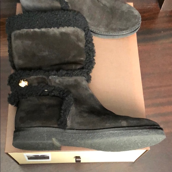 LOUIS VUITTON AUTHENTIC SNOWY FLAT BOOTS. - Picture 3 of 8